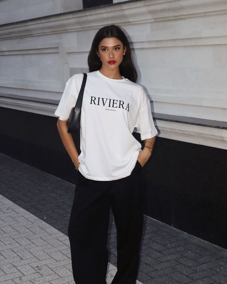 How to Style Basic T-Shirts for Everyday Fashion